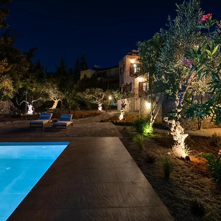 Villa The Pines- Jaccuzi - Private Pool - 7 Minutes From The *