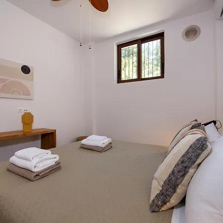 Villa The Pines- Jaccuzi - Private Pool - 7 Minutes From The *