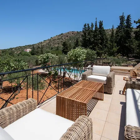 Villa The Pines- Jaccuzi - Private Pool - 7 Minutes From The Chania (Crete)