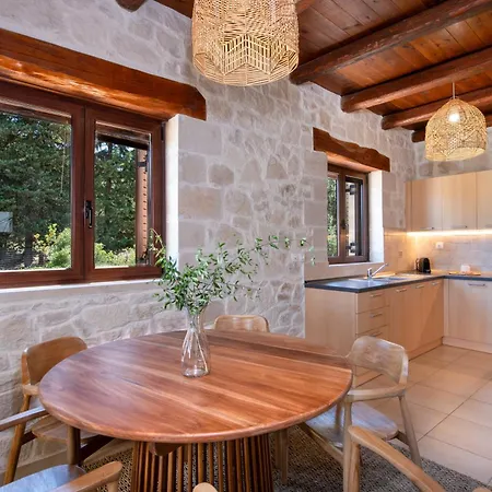 Villa The Pines- Jaccuzi - Private Pool - 7 Minutes From The