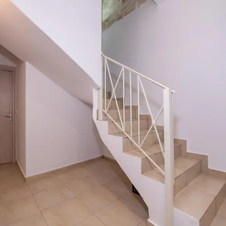Villa The Pines- Jaccuzi - Private Pool - 7 Minutes From The Chania (Crete)