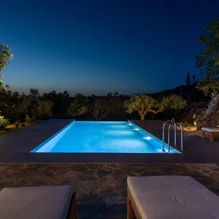 Villa The Pines- Jaccuzi - Private Pool - 7 Minutes From The *
