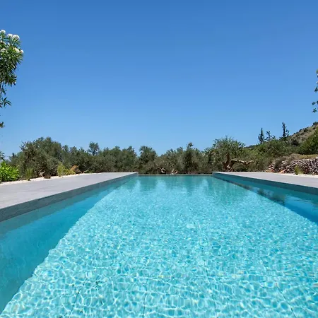 The Pines- Jaccuzi - Private Pool - 7 Minutes From The Villa