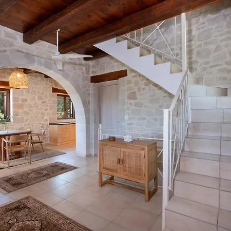 The Pines- Jaccuzi - Private Pool - 7 Minutes From The Chania (Crete)