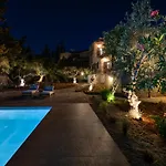 Vila The Pines- Jaccuzi - Private Pool - 7 Minutes From The *