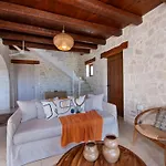 The Pines- Jaccuzi - Private Pool - 7 Minutes From The * Chania (Crete)