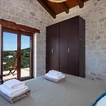 The Pines- Jaccuzi - Private Pool - 7 Minutes From The Vila
