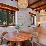 Vila The Pines- Jaccuzi - Private Pool - 7 Minutes From The