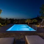 Vila The Pines- Jaccuzi - Private Pool - 7 Minutes From The *