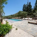 The Pines- Jaccuzi - Private Pool - 7 Minutes From The *