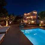 Vila The Pines- Jaccuzi - Private Pool - 7 Minutes From The *