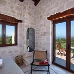 The Pines- Jaccuzi - Private Pool - 7 Minutes From The * Chania (Crete)
