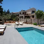 The Pines- Jaccuzi - Private Pool - 7 Minutes From The Chania (Crete)
