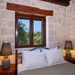 The Pines- Jaccuzi - Private Pool - 7 Minutes From The Vila