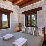 The Pines- Jaccuzi - Private Pool - 7 Minutes From The Vila