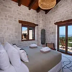 The Pines- Jaccuzi - Private Pool - 7 Minutes From The * Chania (Crete)