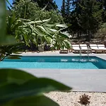 The Pines- Jaccuzi - Private Pool - 7 Minutes From The *