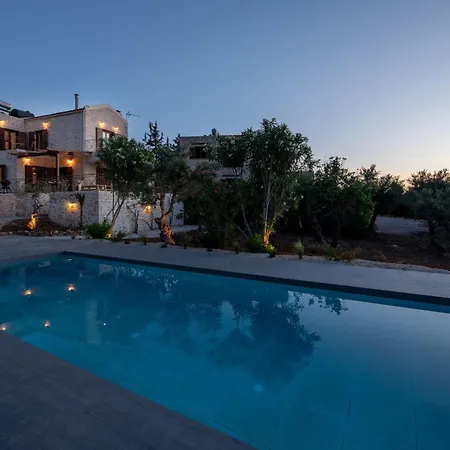 The Pines- Jaccuzi - Private Pool - 7 Minutes From The Βίλα *