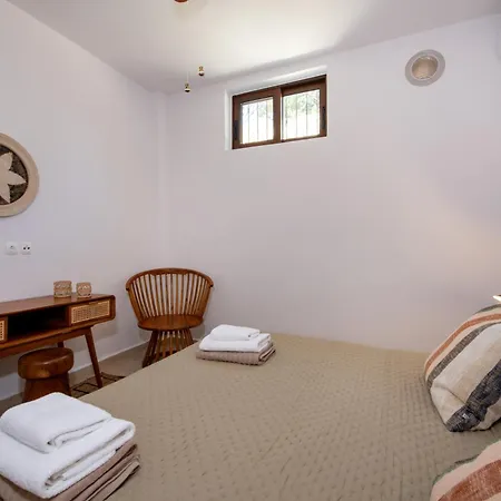 The Pines- Jaccuzi - Private Pool - 7 Minutes From The