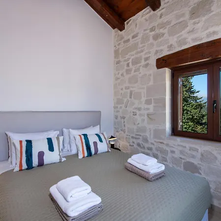 The Pines- Jaccuzi - Private Pool - 7 Minutes From The