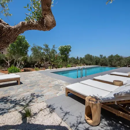 The Pines- Jaccuzi - Private Pool - 7 Minutes From The