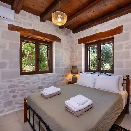 Βίλα The Pines- Jaccuzi - Private Pool - 7 Minutes From The *