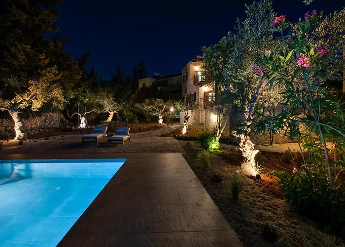 Villa The Pines- Jaccuzi - Private Pool - 7 Minutes From The *
