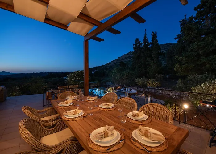 The Pines- Jaccuzi - Private Pool - 7 Minutes From The *