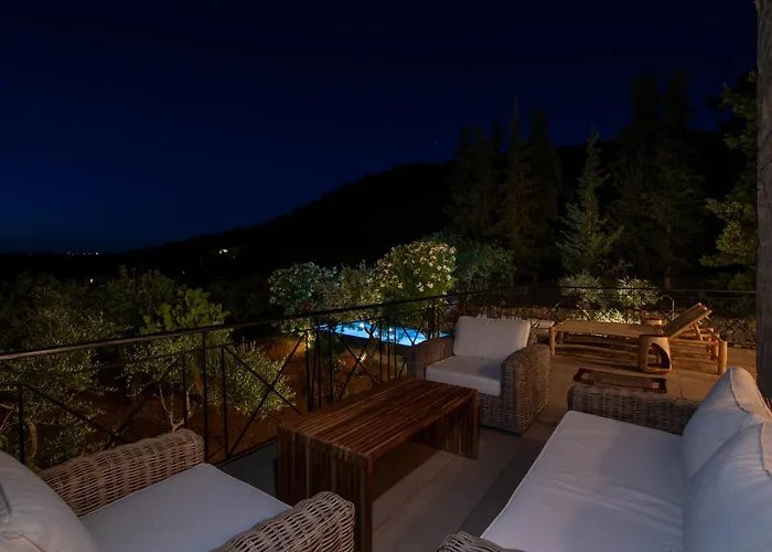 The Pines- Jaccuzi - Private Pool - 7 Minutes From The Chania (Crete)