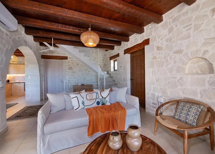 The Pines- Jaccuzi - Private Pool - 7 Minutes From The * Chania (Crete)