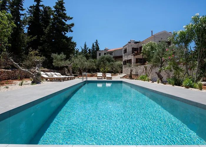 The Pines- Jaccuzi - Private Pool - 7 Minutes From The