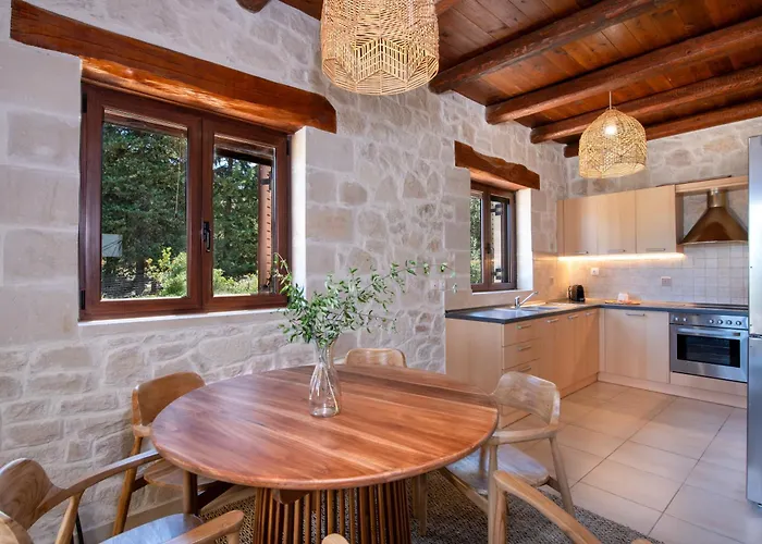 Villa The Pines- Jaccuzi - Private Pool - 7 Minutes From The