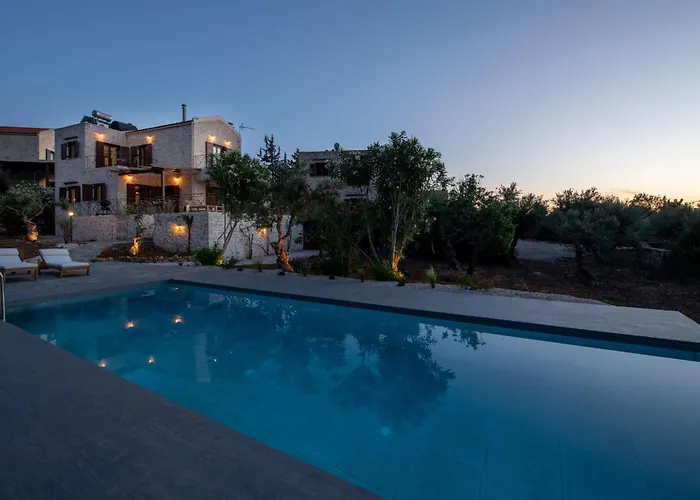 The Pines- Jaccuzi - Private Pool - 7 Minutes From The Villa *