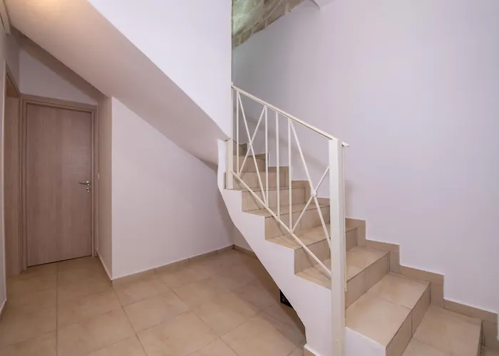 Villa The Pines- Jaccuzi - Private Pool - 7 Minutes From The Chania (Crete)