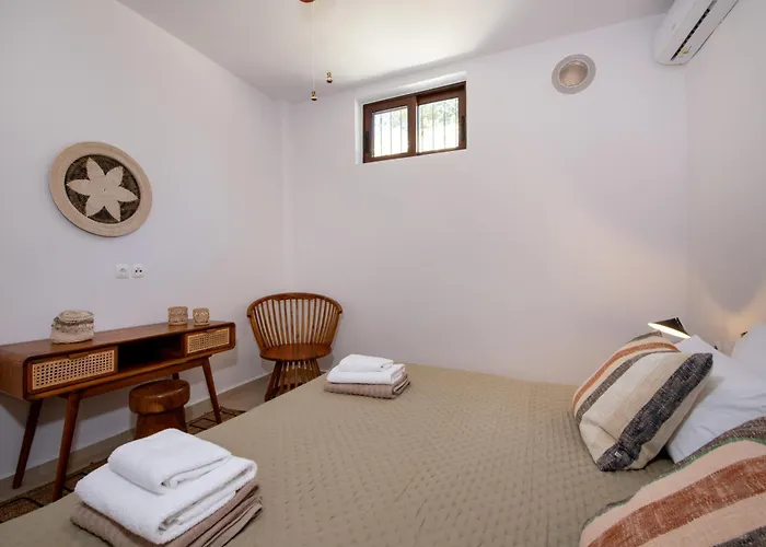 The Pines- Jaccuzi - Private Pool - 7 Minutes From The