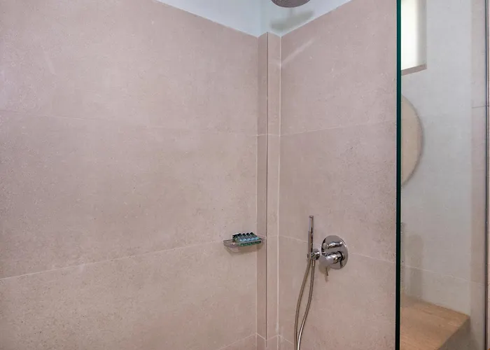 The Pines- Jaccuzi - Private Pool - 7 Minutes From The