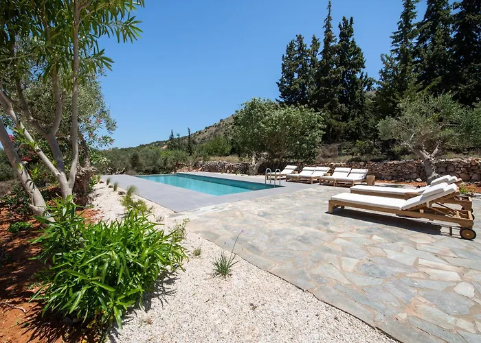 The Pines- Jaccuzi - Private Pool - 7 Minutes From The *