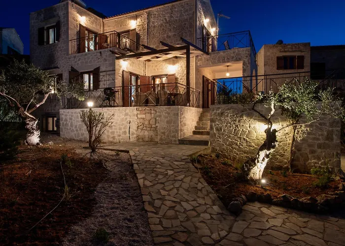 The Pines- Jaccuzi - Private Pool - 7 Minutes From The Villa