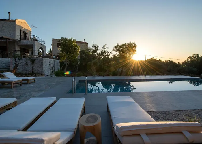 The Pines- Jaccuzi - Private Pool - 7 Minutes From The *