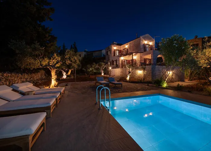 Villa The Pines- Jaccuzi - Private Pool - 7 Minutes From The *