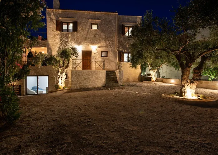Villa The Pines- Jaccuzi - Private Pool - 7 Minutes From The Chania (Crete)