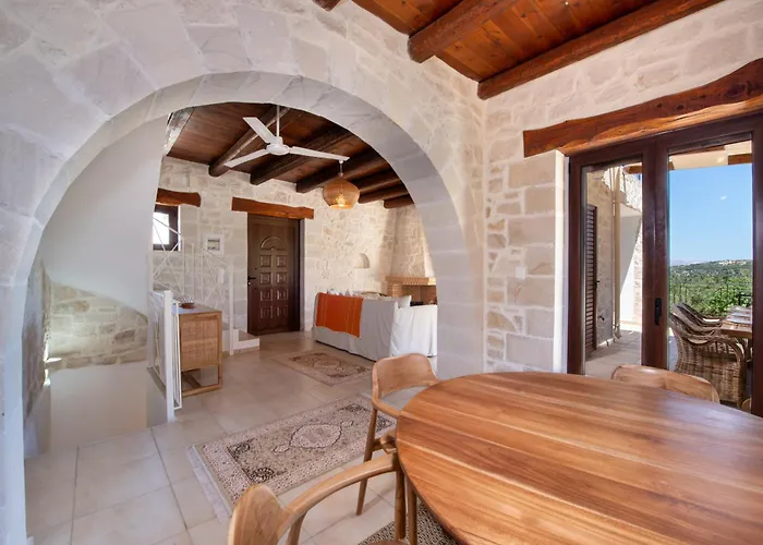 The Pines- Jaccuzi - Private Pool - 7 Minutes From The Villa *