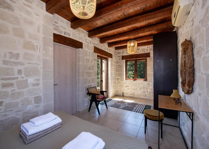 Villa The Pines- Jaccuzi - Private Pool - 7 Minutes From The *