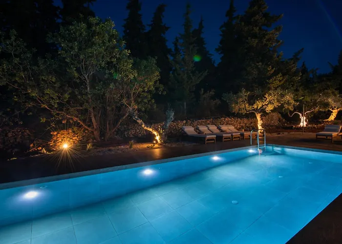 Villa The Pines- Jaccuzi - Private Pool - 7 Minutes From The Chania (Crete)