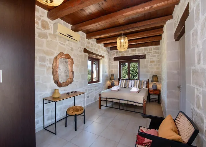 The Pines- Jaccuzi - Private Pool - 7 Minutes From The *