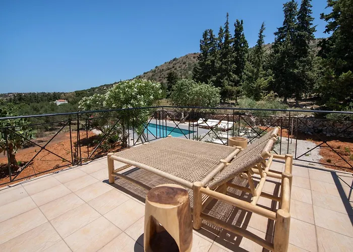 Villa The Pines- Jaccuzi - Private Pool - 7 Minutes From The Chania (Crete)