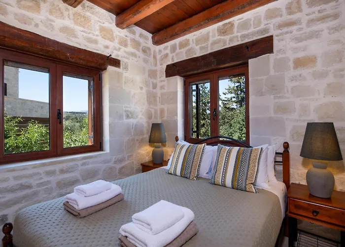 The Pines- Jaccuzi - Private Pool - 7 Minutes From The Villa