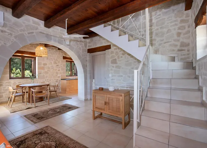 The Pines- Jaccuzi - Private Pool - 7 Minutes From The Chania (Crete)