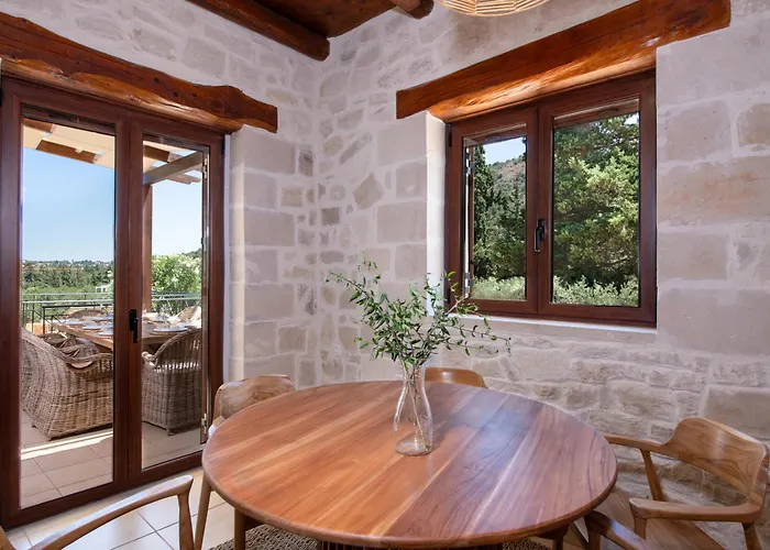 Villa The Pines- Jaccuzi - Private Pool - 7 Minutes From The *