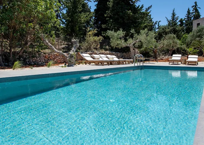 Villa The Pines- Jaccuzi - Private Pool - 7 Minutes From The *